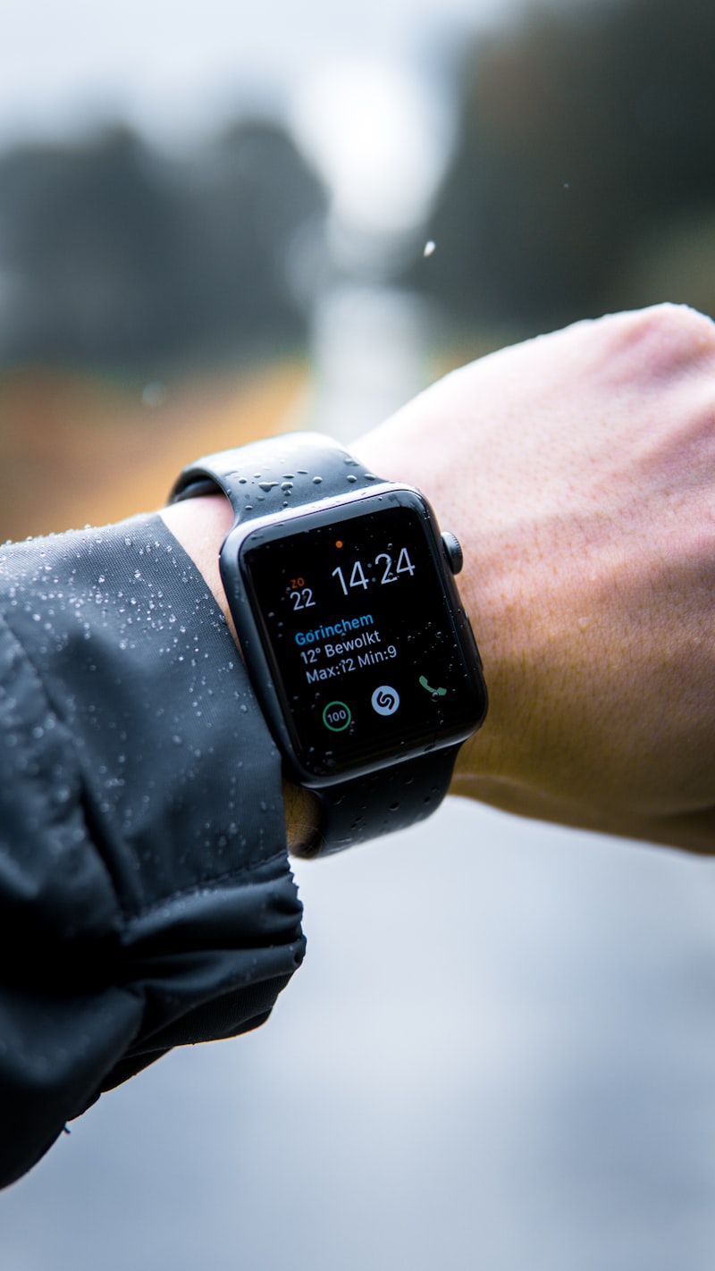 Smart fitness watch health tracking ECG